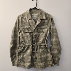 American Eagle Outfitters Ladies Camo Jacket in Excellent Condition - Size XS